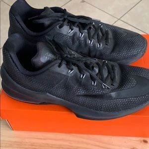 Nike airmax infuriate used very good condition